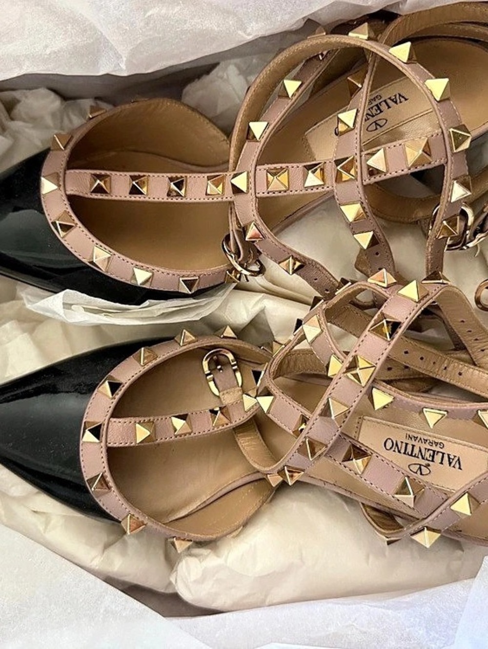 Valentino Garavani Rockstud Heels Black Pink